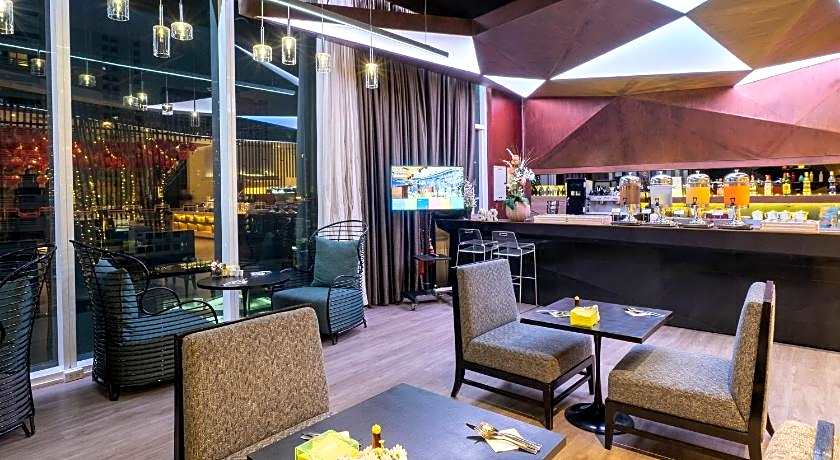 VELA Dhi GLOW Pratunam