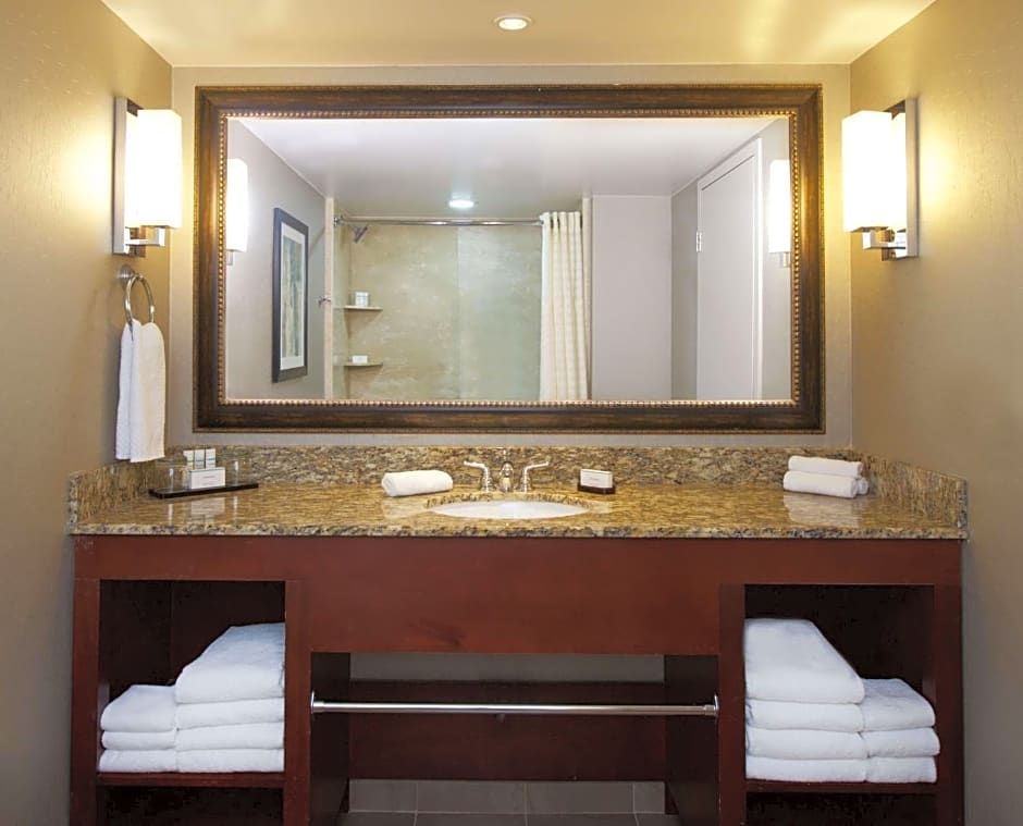 Embassy Suites by Hilton Portland Tigard