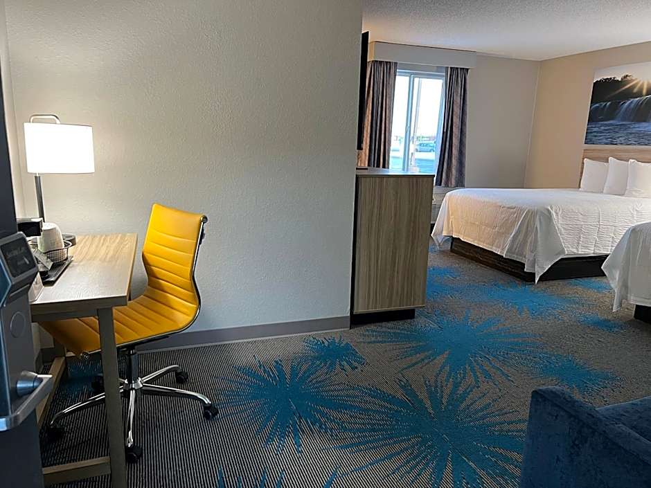 Days Inn by Wyndham Jamestown