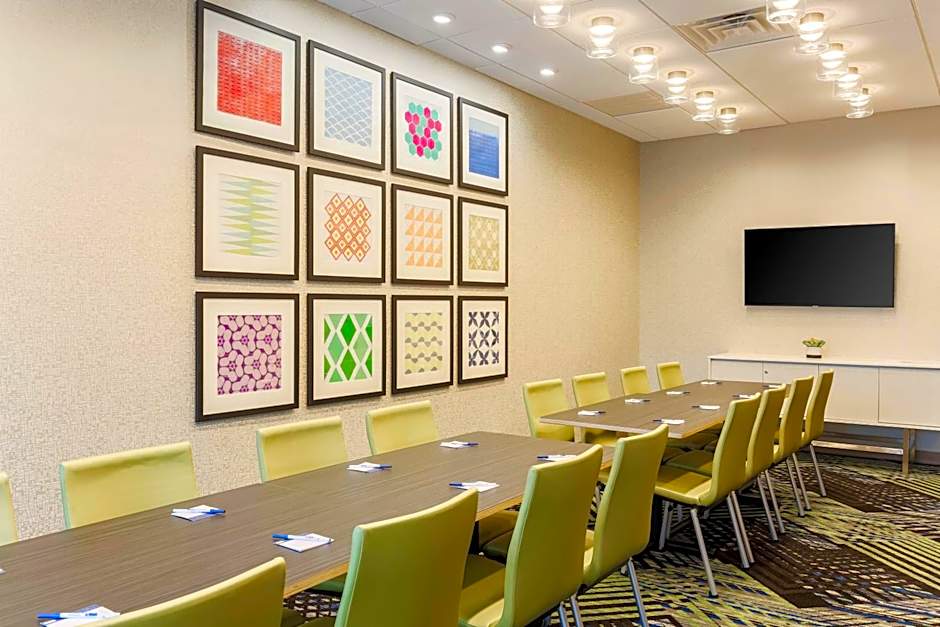 Holiday Inn Express & Suites Chicago OHare Airport, an IHG Hotel By IHG