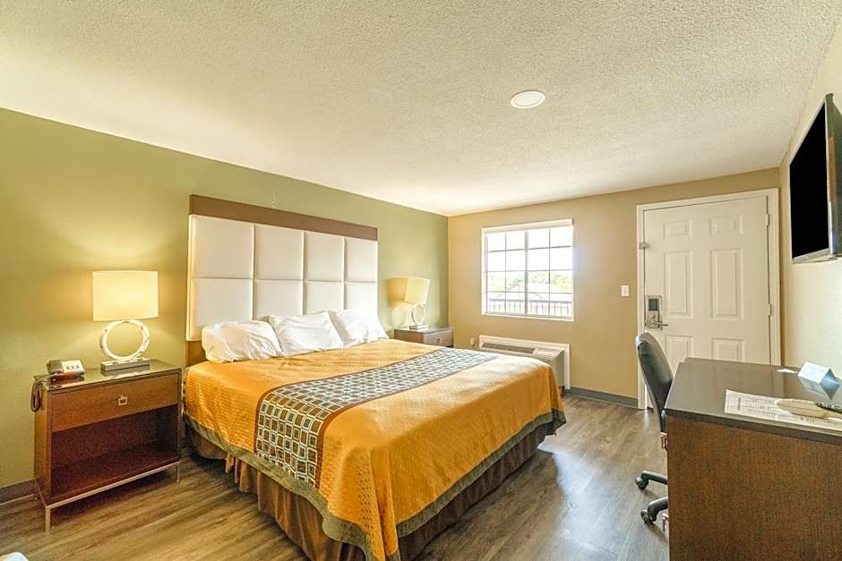 Deluxe Inn & Suites By OYO Miami OK