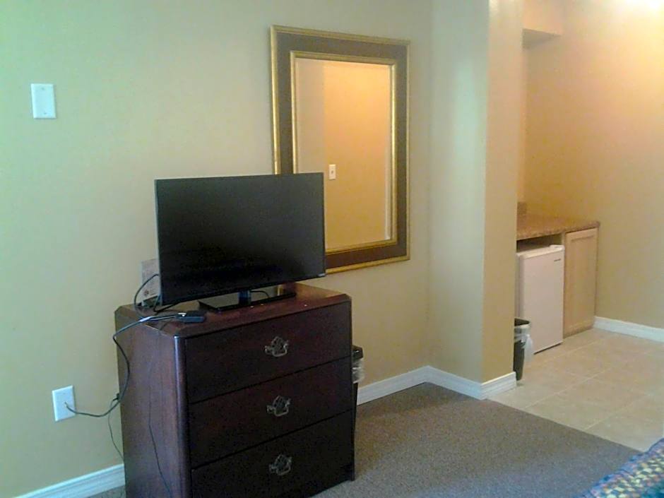 Photo 1 of 4 of Deluxe 1 King Bed