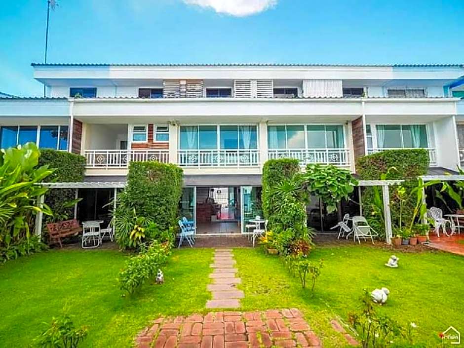 Baan Sattahip by the sea