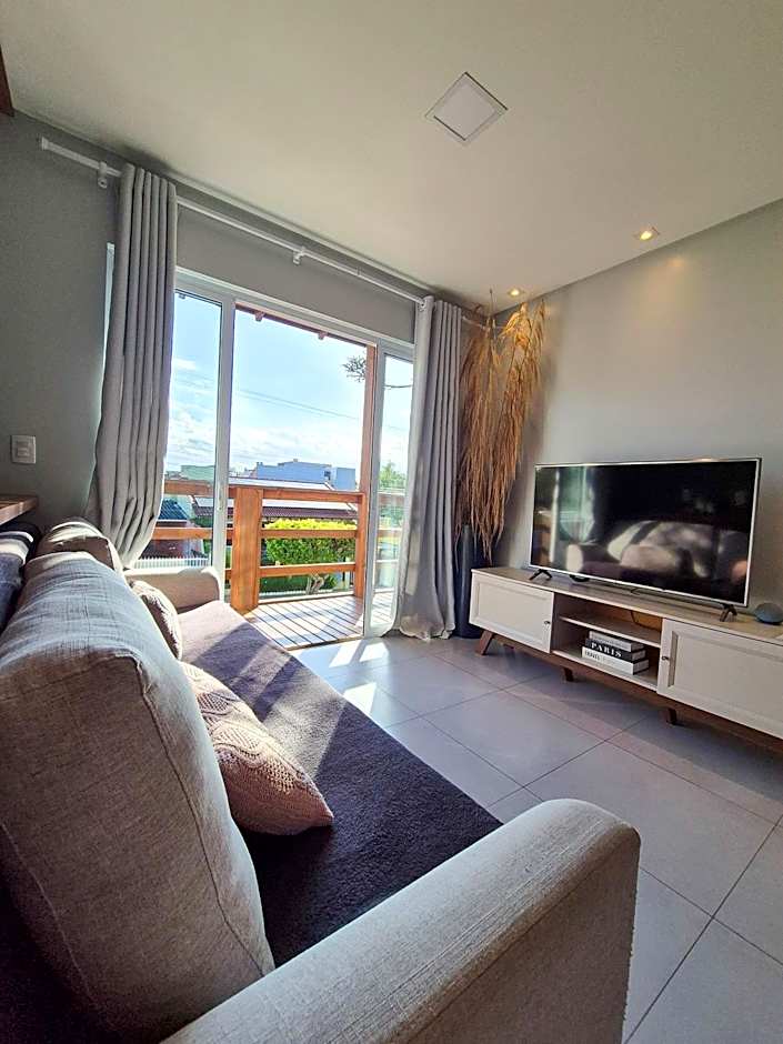 Casa no segundo andar na Praia da Cal com ar e sacada