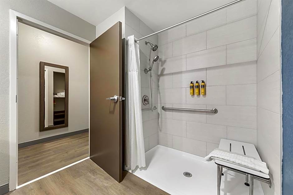Best Western Plus Revere Inn & Suites