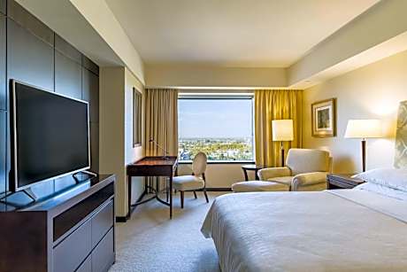 Governor Suite, Club lounge access, Suite, 1 King, City view
