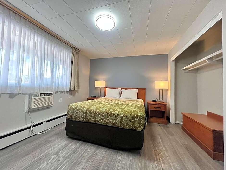 Econo Lodge Motel Village