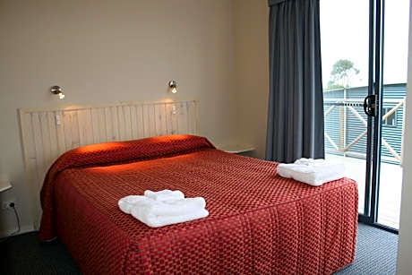 Deluxe Two Bedroom Cabin