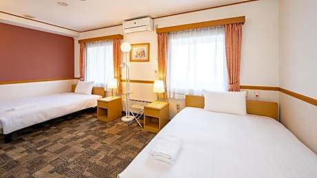 Accessible Twin Room - Non-Smoking