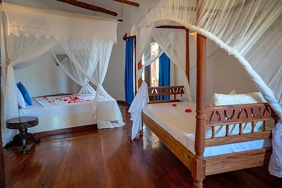 Foto 1 dari 7 — 1 Queen Bed, Sea View