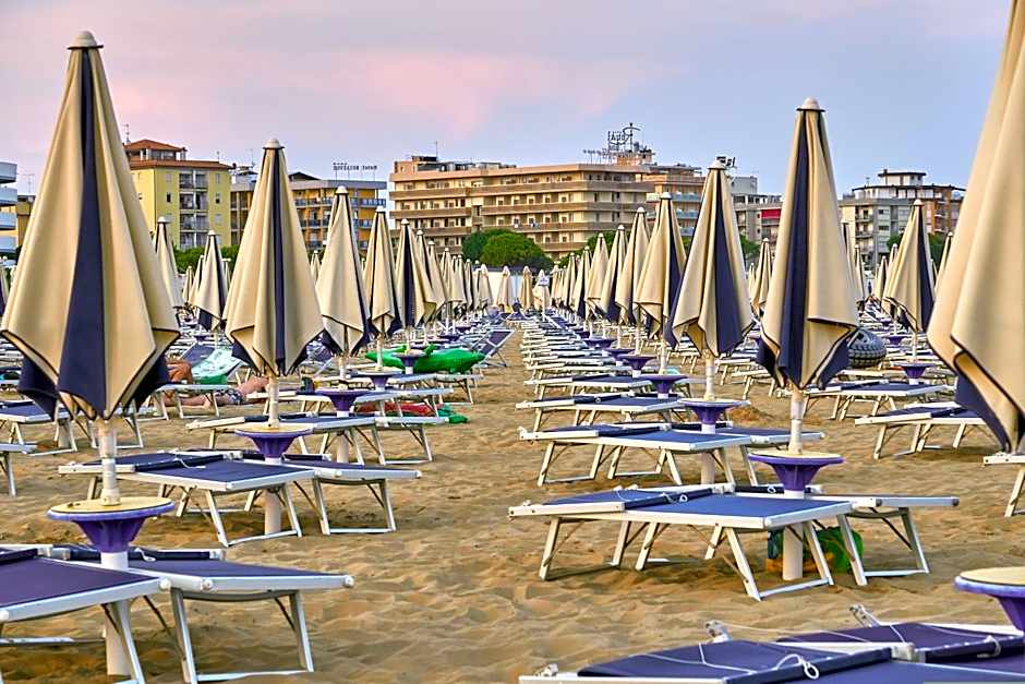 Nice apartment with private garden and parking