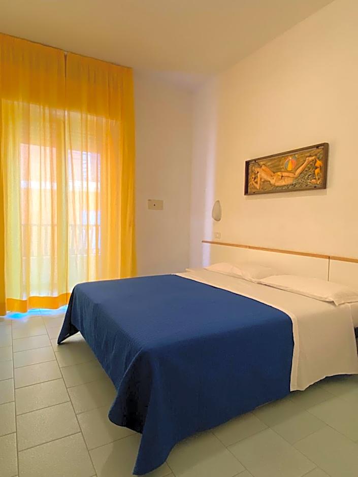 Hotel Plaza con piscina