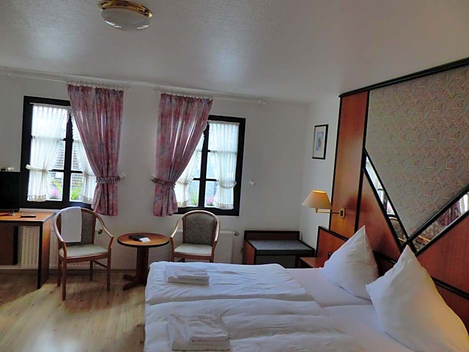 Hotel zur Post Dabringhausen - Quiet Business Hotel near Cologne and Dusseldorf Trade Fairs