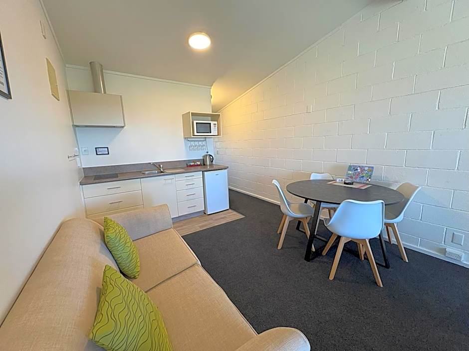 Baileys At The Beach Motel