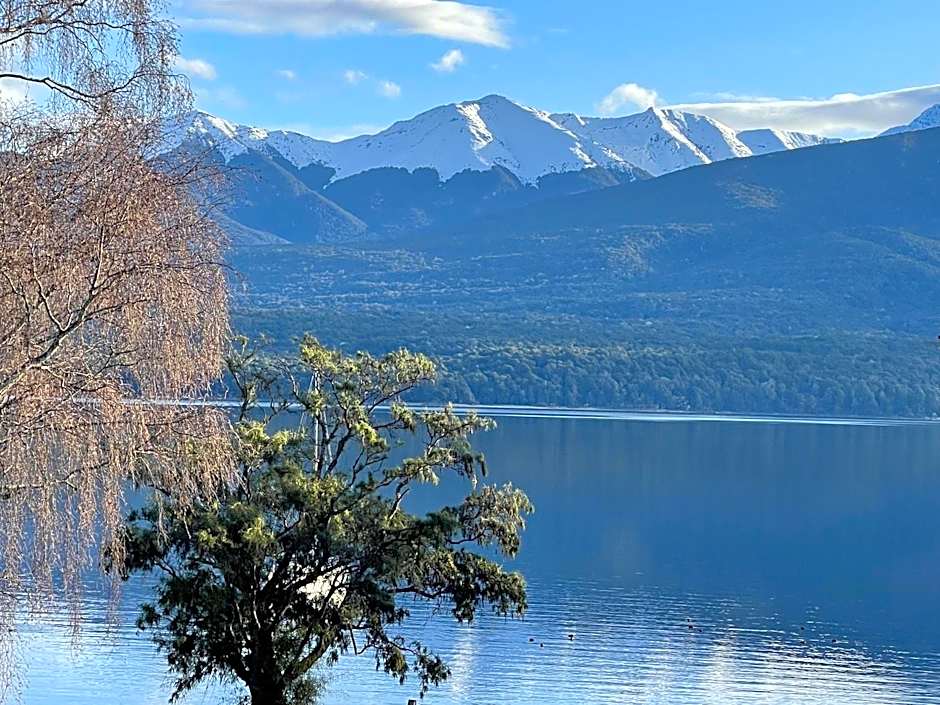 Te Anau Lakefront Backpackers