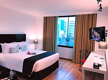 El Polo Hotel & Suites