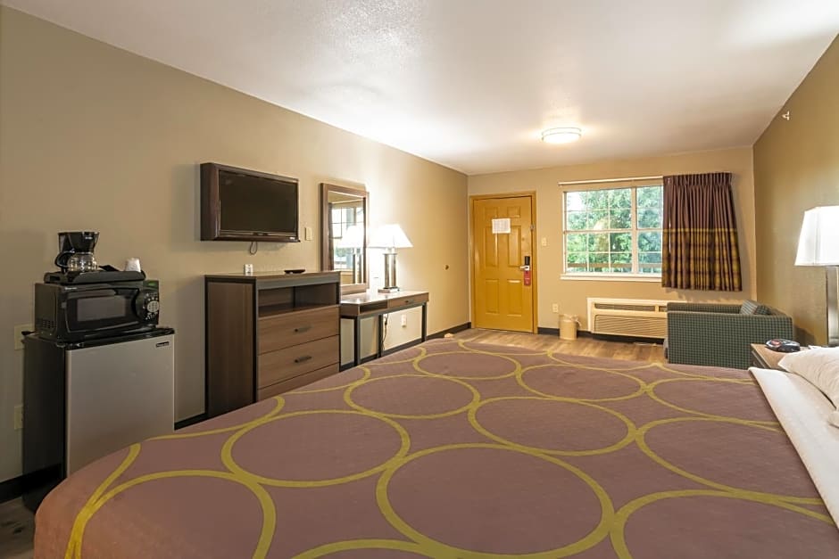 Super 8 by Wyndham Dallas East