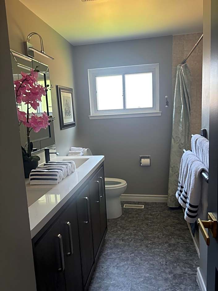 Bright & Cozy 4BR Home for Your Family Stay With Optional Pool Access