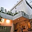 Kohinoor Continental, Near International Airport