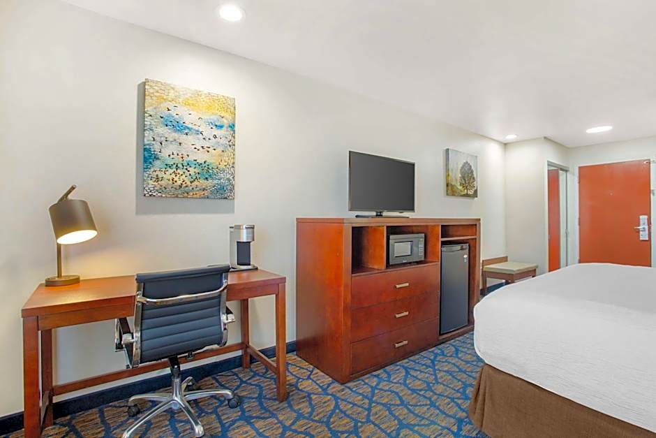 Best Western Plus Villa Del Lago Inn Patterson