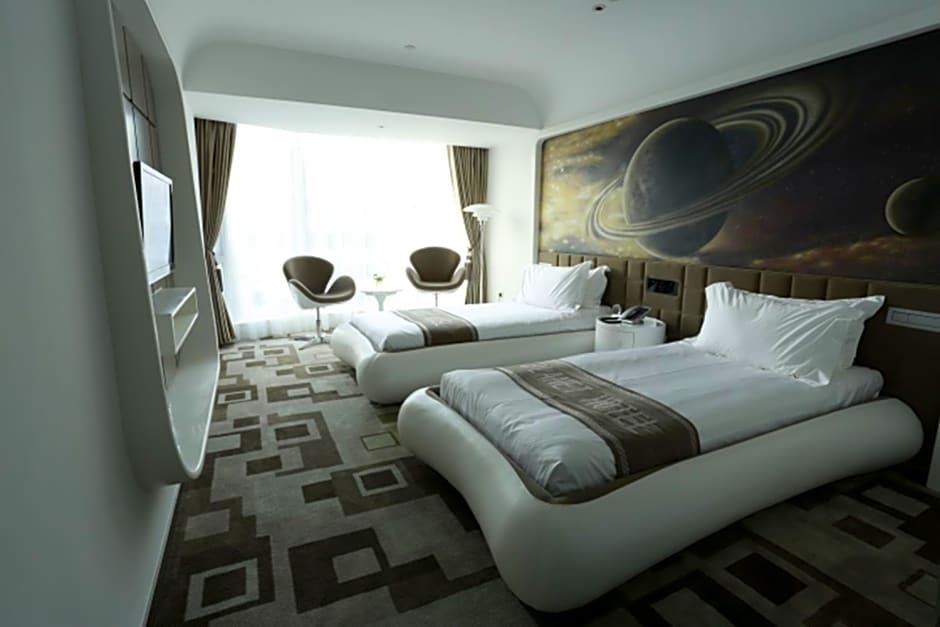 Planet Hotel
