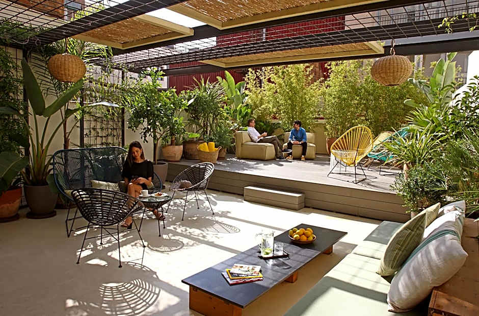 Chic & Basic Lemon Boutique Hotel