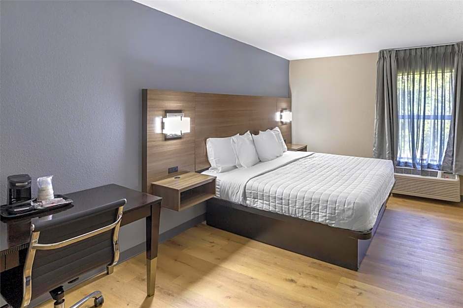 Photo 1 of 4 of 1 King Bed and 1 Queen Bed Suite