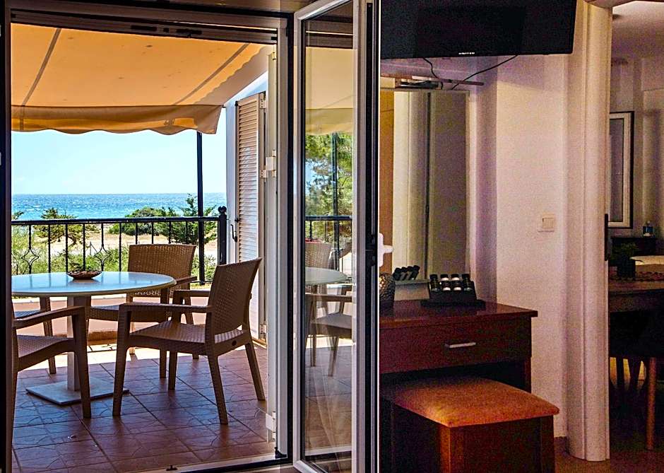 Romanos Beach Villas