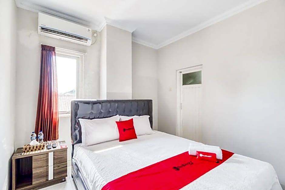 RedDoorz near Condongcatur Bus Station