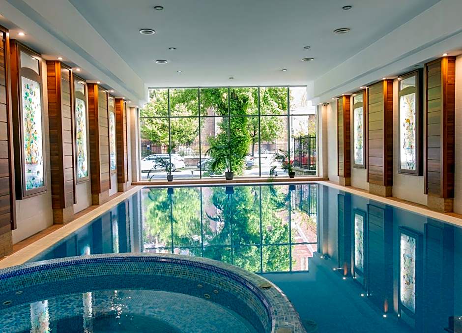 Lion'S Garden Hotel