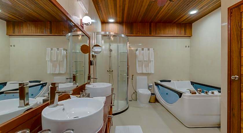 Araamu Hotels Maldives at Dhiffushi