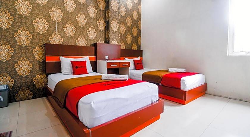 RedDoorz Plus @ Grand City Inn Makassar