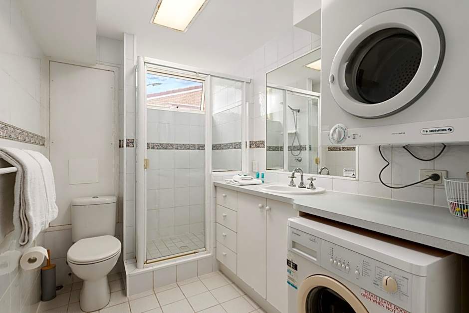 84 The Spit Holiday Apartments