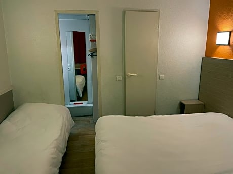 Triple Room with 1 Single Bed and 1 Double Bed