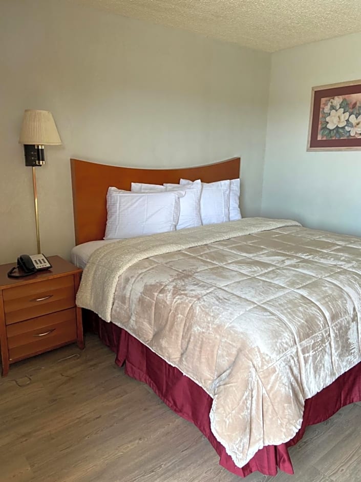 Colonial Inn