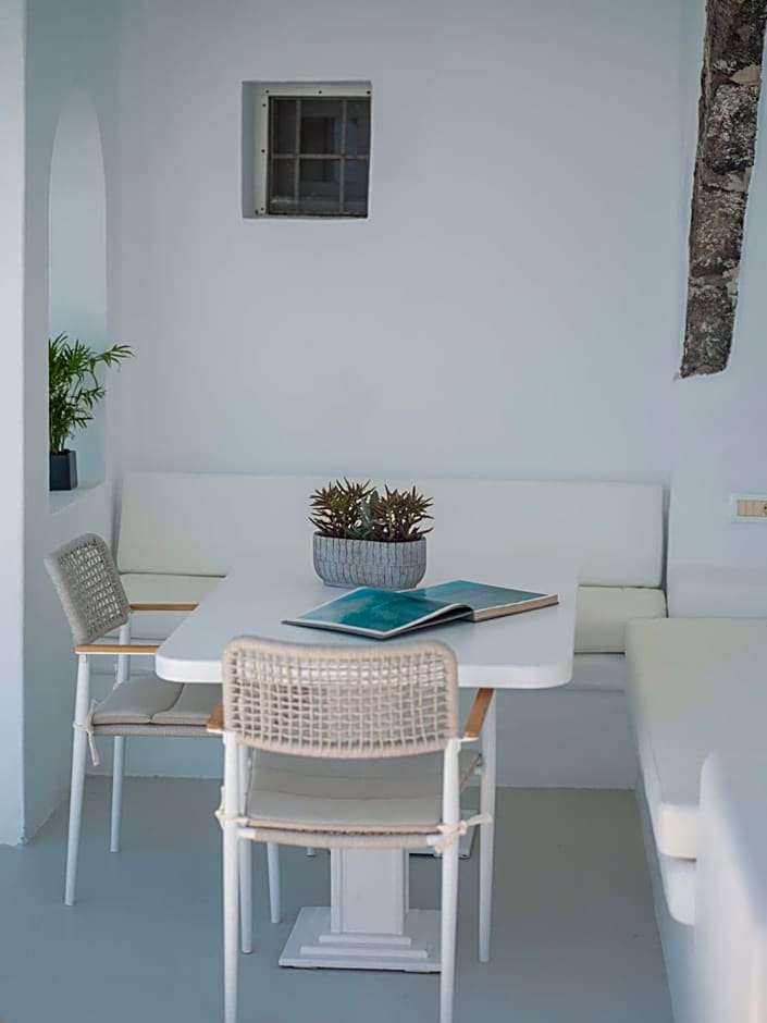 Anemos Cave Suites