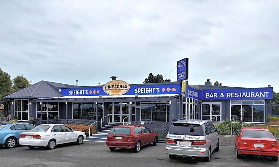 Pineacres Motel and Park