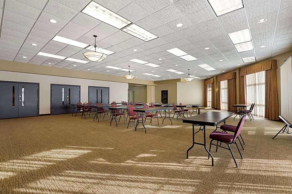 MainStay Suites Fitchburg - Madison