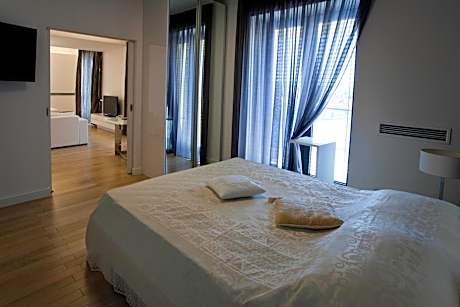 Deluxe One-Bedroom Apartment with Terrace