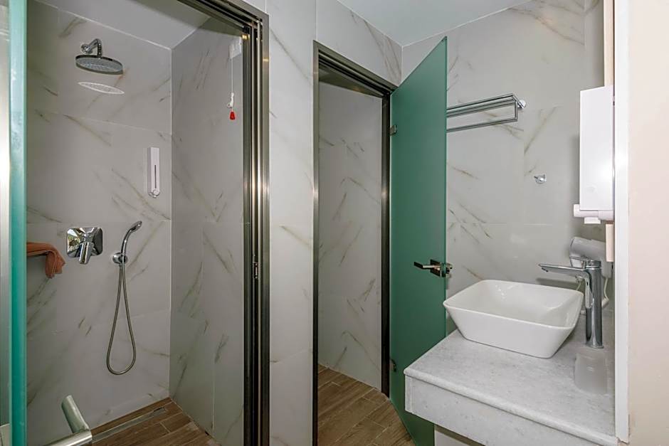 Belussi Beach Hotel & Suites