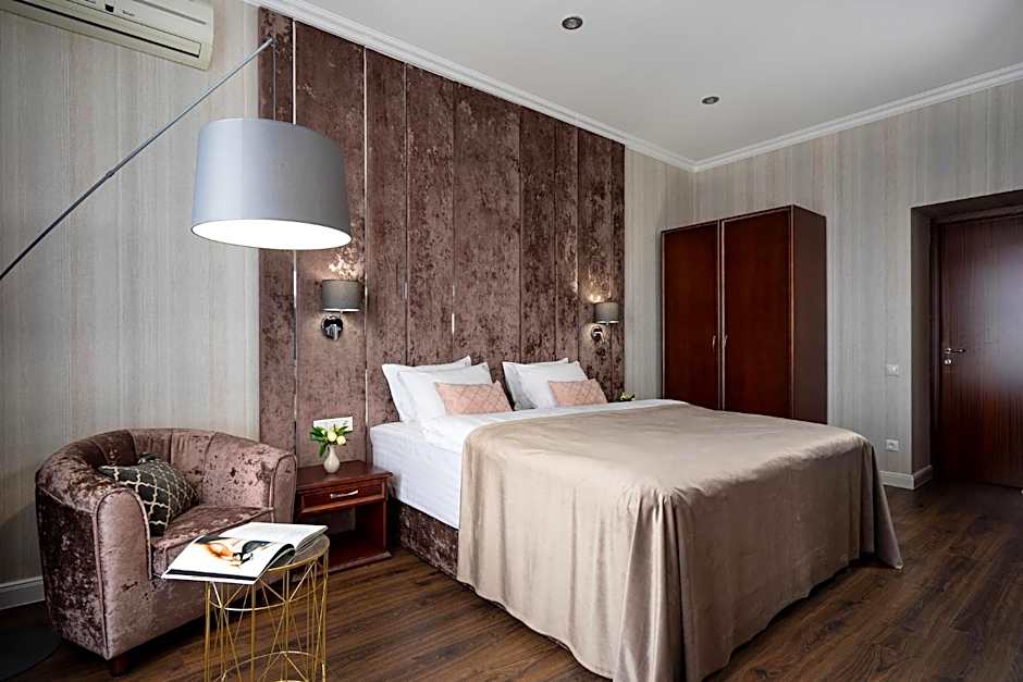 Greguar Hotel by UHM