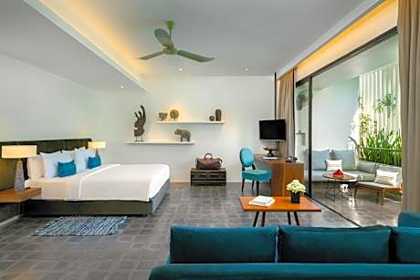 Suite with Pool View - Free Mini-bar