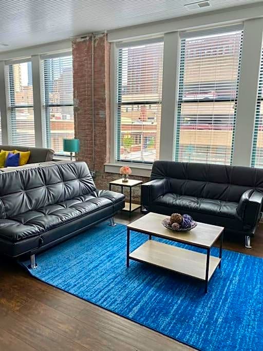 1480Sq ft 2BR 2BA LOFT Downtown KC Historic Build