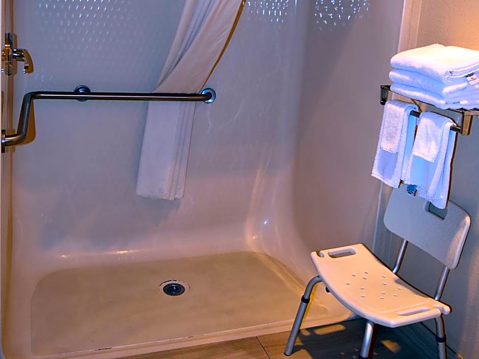 Quality Inn & Suites Brooks Louiville South