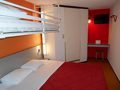 Triple Room (1 Double Bed + 1 Single Bed)