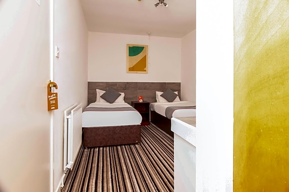 OYO The Contractor Hotel