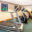 La Quinta Inn & Suites by Wyndham Milwaukee Airport / Oak Creek