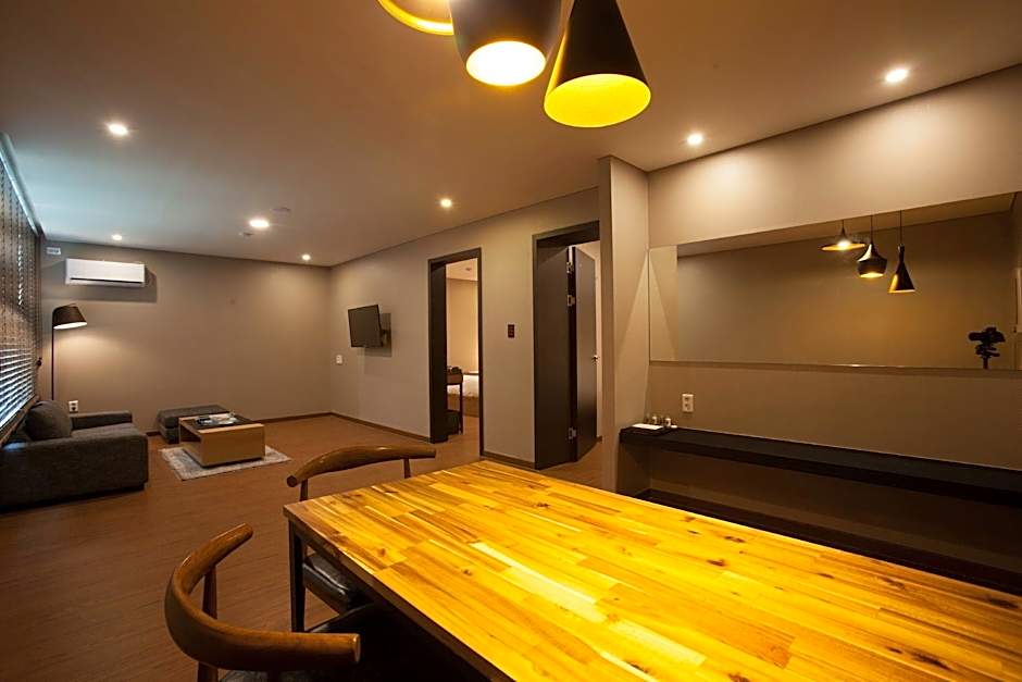 Two-Y-Hotel