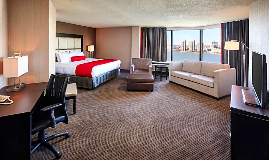 Best Western Plus Waterfront Hotel