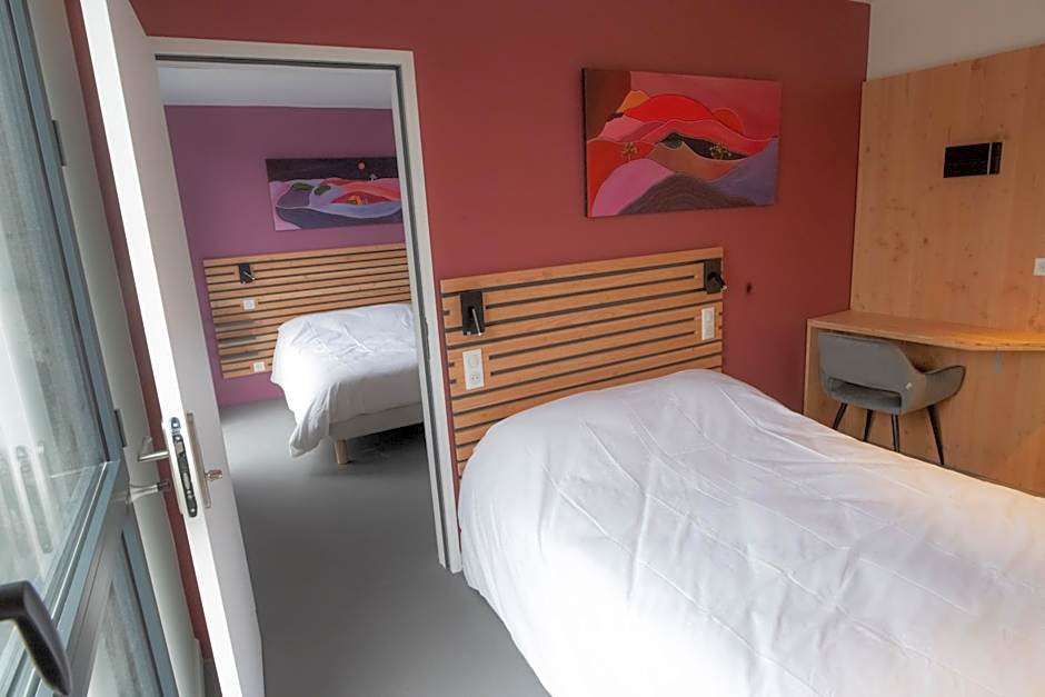 Foto 1 dari 9 — Double Room
